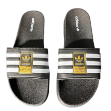 Chinelo Adidas - Preto, Logo Dourada